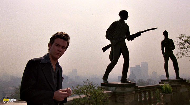 A still #23 from The Falcon and the Snowman (1985) With Timothy Hutton